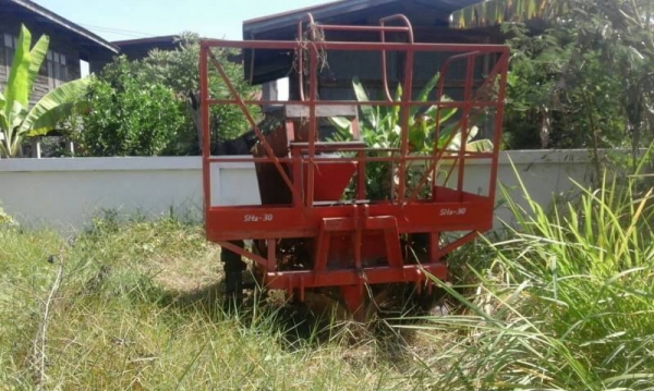 ขายรถแทครเตอร์ คูโบต้า M85ปี56 อุปกรณ์4ชิ้น ดันหน้า ผาน6 ผานสับ เครื่องปลูกอ้อย ทำงาน4พัน ชม. เอกสารทะเบียนครบ