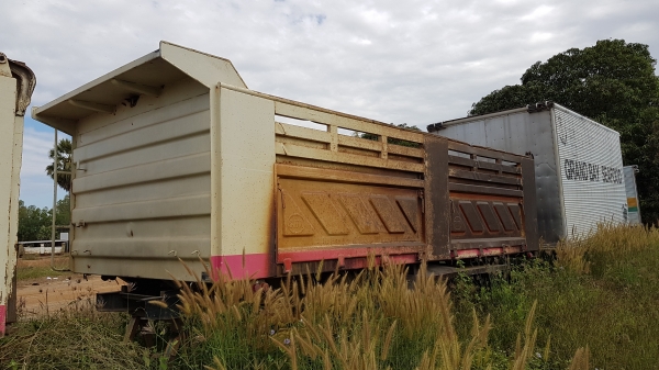 ขาย กระบะดั้มสามมิตร  ยาว 6 เมตร กระบอกพร้อมปั้มไฮดรอลิค   ( ยกเว้นเกียร์ฝาก) สภาพสวยพร้อมใช้งาน สนใจติดต่อเรา  ดำสุโขทัย โทร 089-7087998,081-7855503   หรือเยี่ยมชมเว็ปไซได้ที่  www.dum-sukhothai.com  เรายินดีให้บริการค่ะ