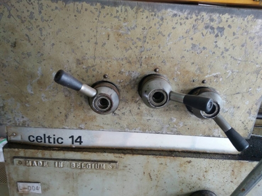 ขายเครื่องกลึง5ฟุตยุโรปไฟบ้านปั๊มน้ำครบ3เพลาราคากันเองสนใจ0892224259