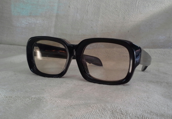 แว่นตา 'เนิร์ด' ยุค '60s เลนส์กระจกสายตายาวสองชั้น หายาก! Vintage NERD handmade in Germany ค่าสายตา +250 แว่นตา 'เนิร์ด' ยุค '60s เลนส์กระจกสายตายาวสองชั้น หายาก! Vintage NERD handmade in Germany ค่าสายตา +250