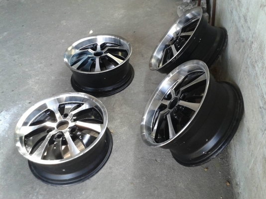 ขอบ17นิ้ว6รู ชุดนี้ ราคา 7500 บาท