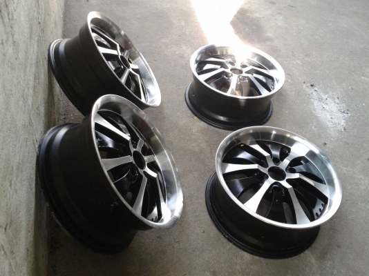 ขอบ17นิ้ว6รู ชุดนี้ ราคา 7500 บาท