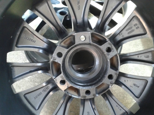 ขอบ17นิ้ว6รู ชุดนี้ ราคา 7500 บาท