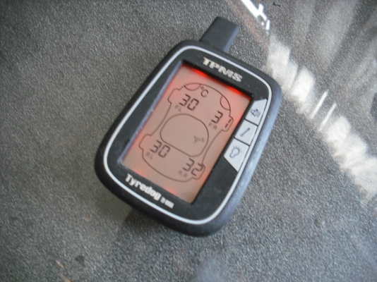 เครื่องวัดแรงดันลมยางอัจฉริยะ Tyredog TPMS รุ่น TD-1000A เครื่องวัดแรงดันลมยางอัจฉริยะ Tyredog TPMS รุ่น TD-1000A