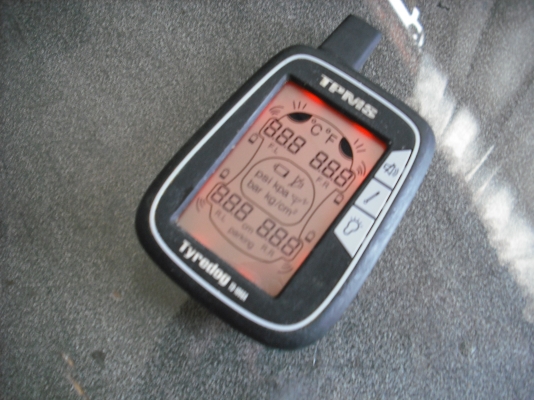 เครื่องวัดแรงดันลมยางอัจฉริยะ Tyredog TPMS รุ่น TD-1000A เครื่องวัดแรงดันลมยางอัจฉริยะ Tyredog TPMS รุ่น TD-1000A