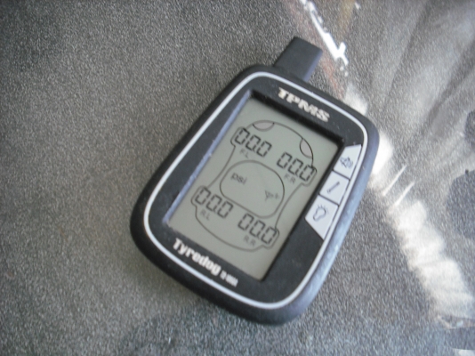 เครื่องวัดแรงดันลมยางอัจฉริยะ Tyredog TPMS รุ่น TD-1000A