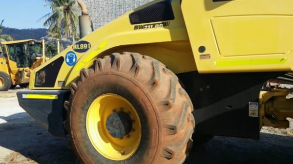 ขายรถบดล้อหนาม Bomag ปี06 ชั่วโมงงาน2600 นำเข้าสภาพเต็ม100\% ขายรถบดล้อหนาม Bomag ปี06 ชั่วโมงงาน2600 นำเข้าสภาพเต็ม100\%