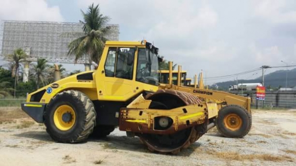 ขายรถบดล้อหนาม Bomag ปี06 ชั่วโมงงาน2600 นำเข้าสภาพเต็ม100\% ขายรถบดล้อหนาม Bomag ปี06 ชั่วโมงงาน2600 นำเข้าสภาพเต็ม100\%
