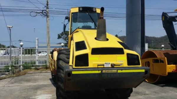 ขายรถบดล้อหนาม Bomag ปี06 ชั่วโมงงาน2600 นำเข้าสภาพเต็ม100\%