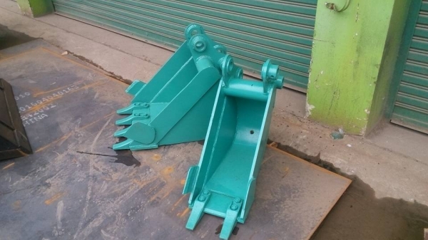 รับสั่งทำบุ้งกี้ วางท่อประปา ขนาดความต้องการ รถแมคโค เล็ก คูโบต้า ยันม่าร์ โคมัสสุ   ขนาด 20-25-30 ซม. รับประกันความแข็งแรงครับ