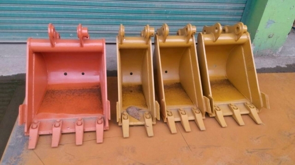 รับสั่งทำบุ้งกี้ วางท่อประปา ขนาดความต้องการ รถแมคโค เล็ก คูโบต้า ยันม่าร์ โคมัสสุ   ขนาด 20-25-30 ซม. รับประกันความแข็งแรงครับ