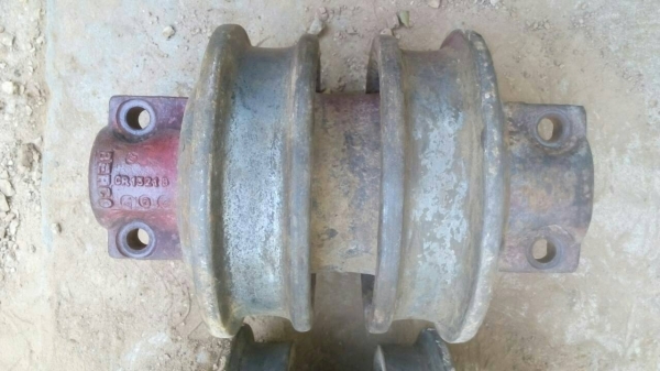 ขายลอนเลอร์ รถแทรกเตอร์ D-4 และสปริงเร่งแทรกสองชั้น สภาพตามรูปครับ