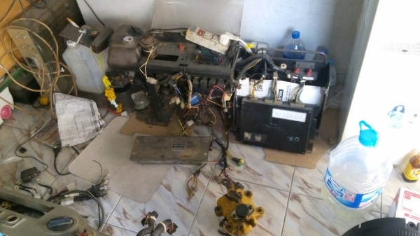 รับซ่อม กล่องจอ รถแมคโค โคมัสสุ โกเบโก้ แคท และ มอเตอร์คันเร่ง ทุกรุ่น รับประกันครับ