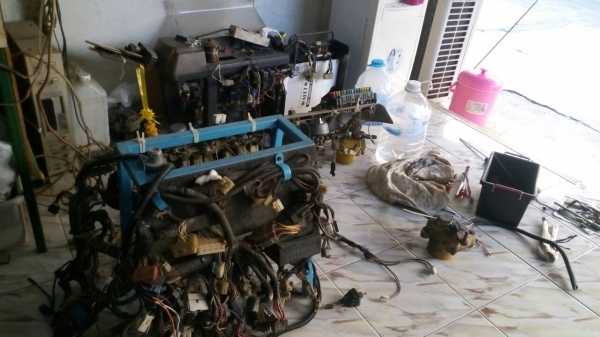 รับซ่อม กล่องจอ รถแมคโค โคมัสสุ โกเบโก้ แคท และ มอเตอร์คันเร่ง ทุกรุ่น รับประกันครับ