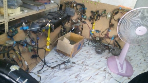 รับซ่อม กล่องจอ รถแมคโค โคมัสสุ โกเบโก้ แคท และ มอเตอร์คันเร่ง ทุกรุ่น รับประกันครับ