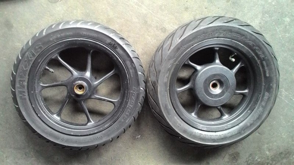 ล้อแม็กแท้ ติดรถ ZOOMER X พร้อมยาง สวยๆครับ