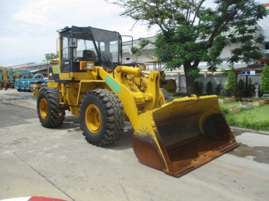 ขายรถตัก KOMATSU WA300-1 สภาพสวยพร้อมใช้งานนำเข้าจากญี่ปุ่น ติดต่อ อำพล 090-9694506/ 080-3031241