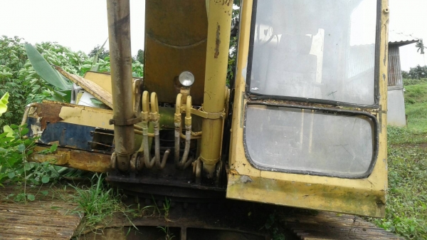 รถขุด CAT E200B รถจอดไว้ ไม่ได้ใช้ มีเอกสาร