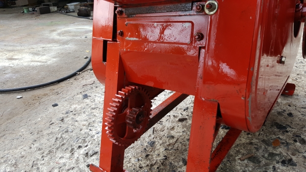 เครื่องย่อยกิ่งไม้ตัวเปล่า สอบถามได้ต่อรองได้ ขายได้ขาย รหัสสินค้า C2 - 23 ราคา 13800 บาท