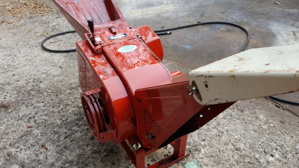 เครื่องย่อยกิ่งไม้ตัวเปล่า สอบถามได้ต่อรองได้ ขายได้ขาย รหัสสินค้า C2 - 23 ราคา 13800 บาท