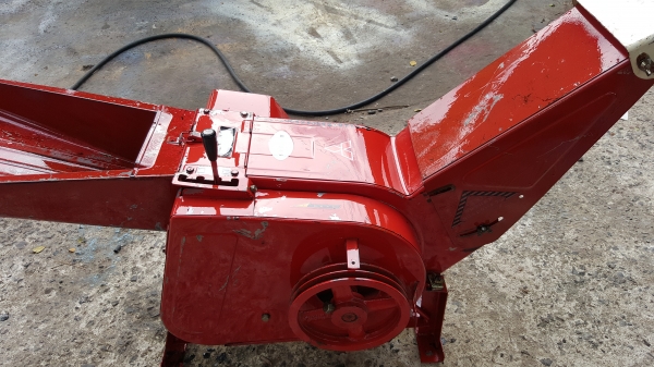 เครื่องย่อยกิ่งไม้ตัวเปล่า สอบถามได้ต่อรองได้ ขายได้ขาย รหัสสินค้า C2 - 23 ราคา 13800 บาท