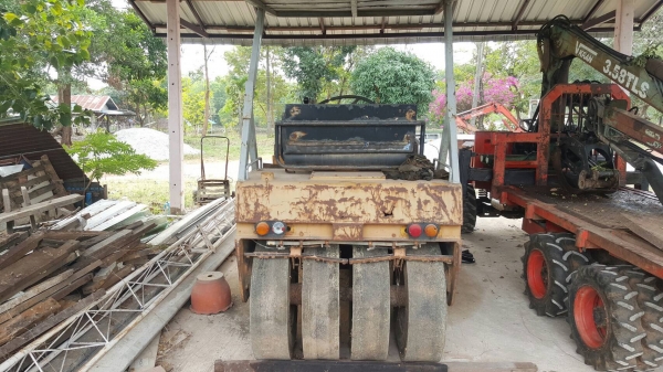 ขาย รถบดสั่นสะเทือน ขนาด 4 ตัน ล้อเหล็กหน้า ล้อหลังยาง 4 เส้น รถพร้อมใช้งานครับ