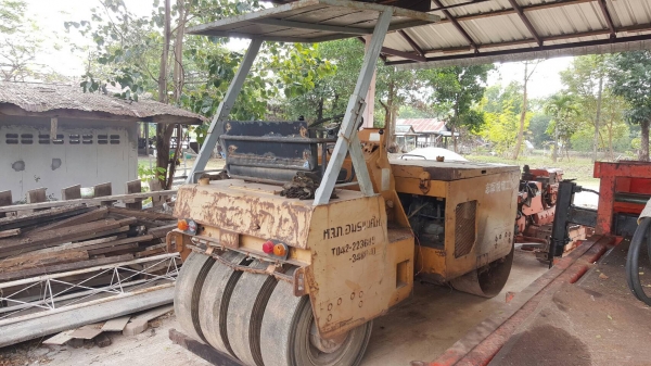 ขาย รถบดสั่นสะเทือน ขนาด 4 ตัน ล้อเหล็กหน้า ล้อหลังยาง 4 เส้น รถพร้อมใช้งานครับ