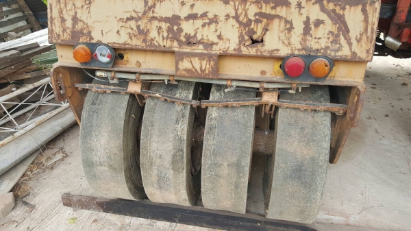 ขาย รถบดสั่นสะเทือน ขนาด 4 ตัน ล้อเหล็กหน้า ล้อหลังยาง 4 เส้น รถพร้อมใช้งานครับ