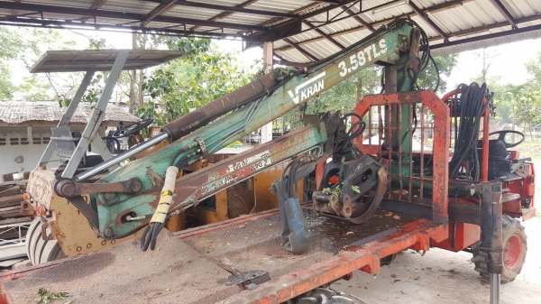 ขาย รถคีบเอนกประสงค์ 6 ล้อ 3 เพลา สโลว์กลาง มีวินส์ด้านหน้า เครื่อง ISUZU 3 สูบ เอกสารใบอินวอยซ์