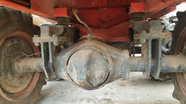 ขาย รถคีบเอนกประสงค์ 6 ล้อ 3 เพลา สโลว์กลาง มีวินส์ด้านหน้า เครื่อง ISUZU 3 สูบ เอกสารใบอินวอยซ์