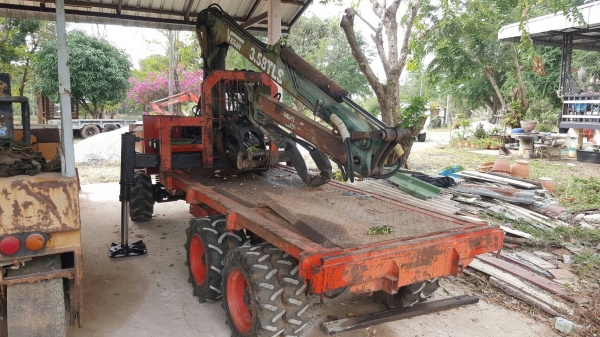 ขาย รถคีบเอนกประสงค์ 6 ล้อ 3 เพลา สโลว์กลาง มีวินส์ด้านหน้า เครื่อง ISUZU 3 สูบ เอกสารใบอินวอยซ์