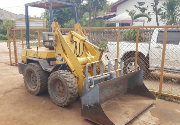 ขาย รถตักขนาดเล็ก KOMATSU SK05 เครื่องดี ปั้มดี ใช้งานได้ แต่ต้องเช็คระบบเลี้ยวซ้ายขวา ราคาต่อรองได้