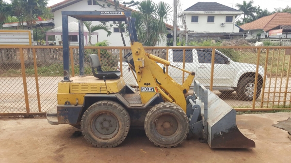 ขาย รถตักขนาดเล็ก KOMATSU SK05 เครื่องดี ปั้มดี ใช้งานได้ แต่ต้องเช็คระบบเลี้ยวซ้ายขวา ราคาต่อรองได้