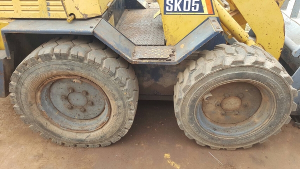 ขาย รถตักขนาดเล็ก KOMATSU SK05 เครื่องดี ปั้มดี ใช้งานได้ แต่ต้องเช็คระบบเลี้ยวซ้ายขวา ราคาต่อรองได้