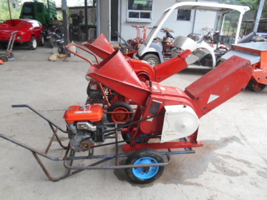 เครื่องย่อยกิ่งไม้ พร้อมใช้งาน