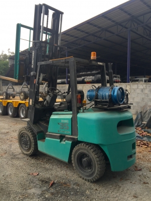 ขายรถยก 3.5ตัน เก่าญี่ปุ่น งายกยาว 180 เมตร เสายกสูง 4 เมตร งาสไลด์