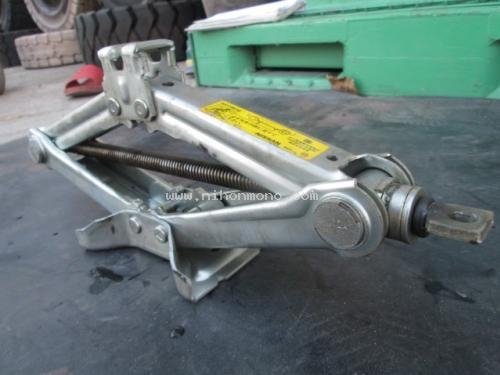 ขาย!!! แม่แรงยกรถ NISSAN นำเข้าจากญี่ปุ่น รหัสสินค้า 80904201 โทร081-8283376 Line ID : nihonmono