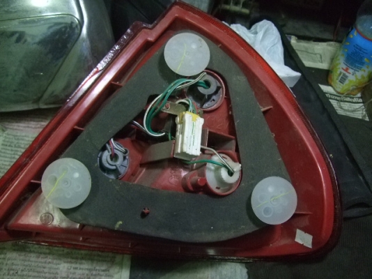 ไฟท้าย ข้างซ้าย มิตซู ท้ายเบ๊นซ์ ไฟท้าย ข้างซ้าย มิตซู ท้ายเบ๊นซ์