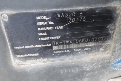 KOMATSU WA320-6 นำเข้าจากญี่ปุ่นแท้ รถสวย ถึงไทยต้นเดือน ม.ค.นี้ โทร.090-986-2521 อ๊อบ