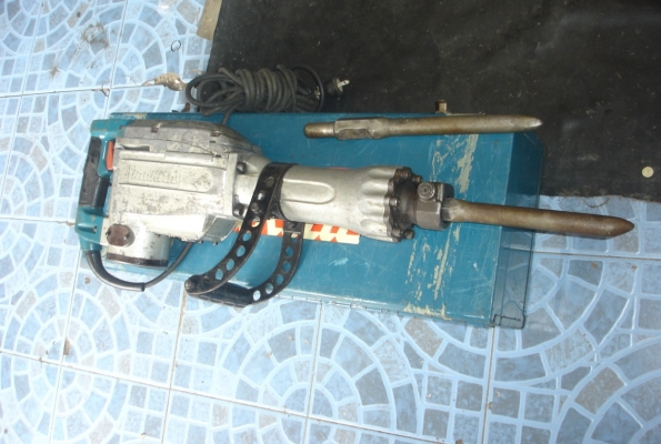 ขายเครื่องสะกัดคอนกรีด MAKITA HM1305 1510W.แท้100\%  30mm