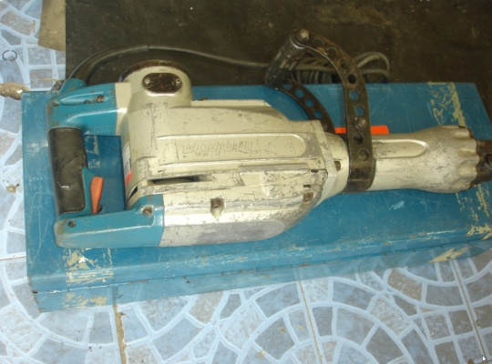 ขายเครื่องสะกัดคอนกรีด MAKITA HM1305 1510W.แท้100\%  30mm