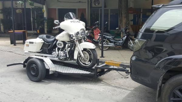 พ่วงบรรทุกมอไซค์ แบบเตี้ย กระดกได้ ขึ้น ลง ง่ายๆ คนเดียว สบายๆ พ่วงบรรทุกมอไซค์ แบบเตี้ย กระดกได้ ขึ้น ลง ง่ายๆ คนเดียว สบายๆ