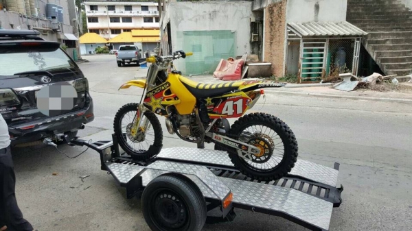 พ่วงบรรทุกมอไซค์ แบบเตี้ย กระดกได้ ขึ้น ลง ง่ายๆ คนเดียว สบายๆ พ่วงบรรทุกมอไซค์ แบบเตี้ย กระดกได้ ขึ้น ลง ง่ายๆ คนเดียว สบายๆ