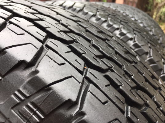 ยาง Bridgestone 245 70 16 ปลายปี15 ดอกเต็ม ไม่มีปะ ราคาไม่แพง ยาง Bridgestone 245 70 16 ปลายปี15 ดอกเต็ม ไม่มีปะ ราคาไม่แพง