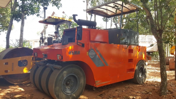 ขาย รถบดล้อยาง 8 ล้อ HAMM GRW-15 ออกห้างมือเดียวปี 58 ใช้งานแค่ 100 ชม. เอกสารเล่มทะเบียนครบ ราคาคุยกันได้