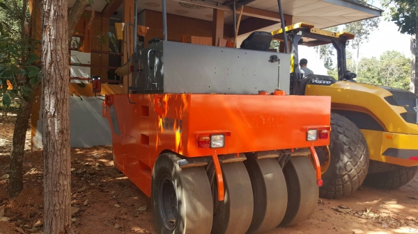 ขาย รถบดล้อยาง 8 ล้อ HAMM GRW-15 ออกห้างมือเดียวปี 58 ใช้งานแค่ 100 ชม. เอกสารเล่มทะเบียนครบ ราคาคุยกันได้