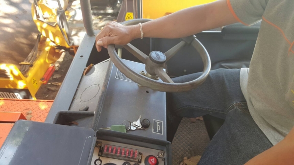 ขาย รถบดล้อยาง 8 ล้อ HAMM GRW-15 ออกห้างมือเดียวปี 58 ใช้งานแค่ 100 ชม. เอกสารเล่มทะเบียนครบ ราคาคุยกันได้