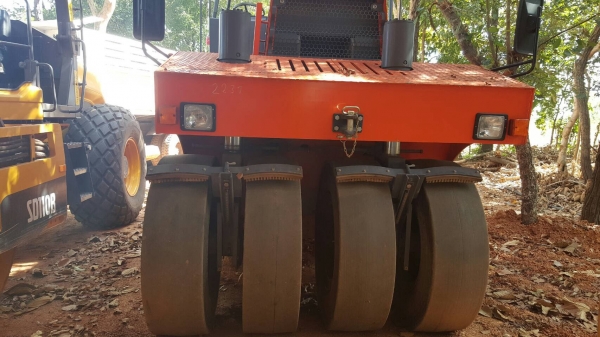 ขาย รถบดล้อยาง 8 ล้อ HAMM GRW-15 ออกห้างมือเดียวปี 58 ใช้งานแค่ 100 ชม. เอกสารเล่มทะเบียนครบ ราคาคุยกันได้