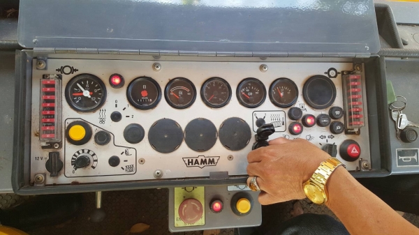 ขาย รถบดล้อยาง 8 ล้อ HAMM GRW-15 ออกห้างมือเดียวปี 58 ใช้งานแค่ 100 ชม. เอกสารเล่มทะเบียนครบ ราคาคุยกันได้