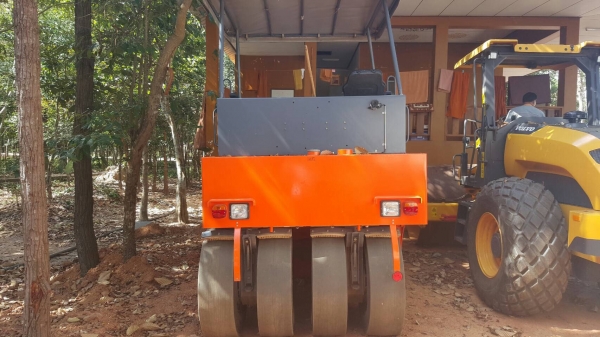 ขาย รถบดล้อยาง 8 ล้อ HAMM GRW-15 ออกห้างมือเดียวปี 58 ใช้งานแค่ 100 ชม. เอกสารเล่มทะเบียนครบ ราคาคุยกันได้